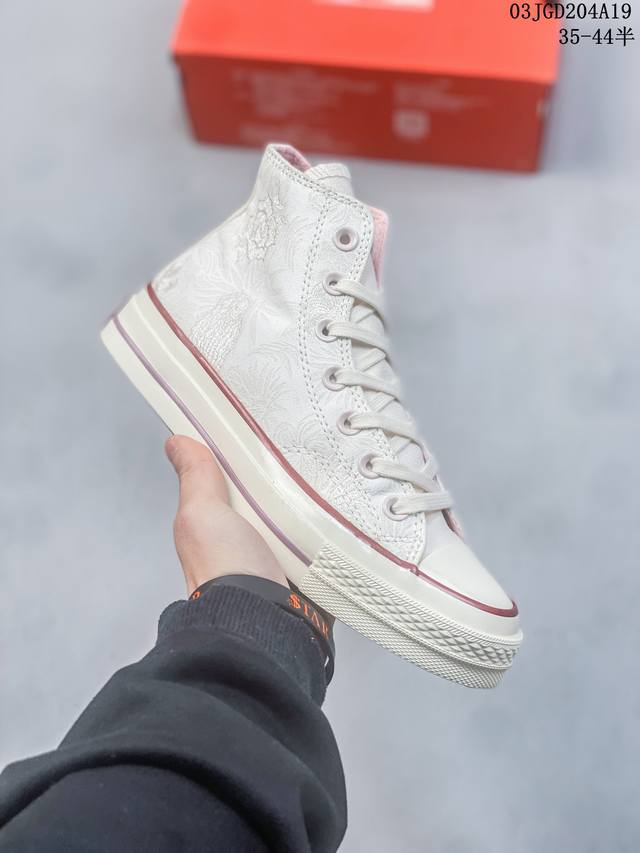 硫化工艺 匡威 Converse Chuck 1970S 沙漠幻想系列 鞋面采用50%再生棉和50%原生棉 彰显环保理念 利于足部透气舒爽 沙漠风格+花奔印花