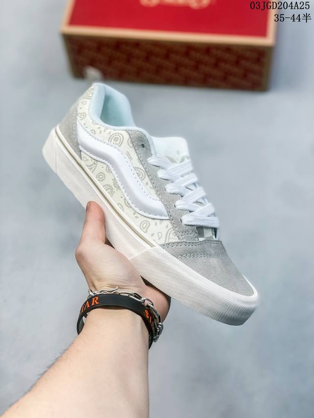 万斯 Vans Knu-Skool Vr3 Lx 面包鞋 坎普尔 茱利安系列低帮复古硫化休闲运动板鞋 肥胖版大logo 要说整个2024年最为热门的鞋型之一 面