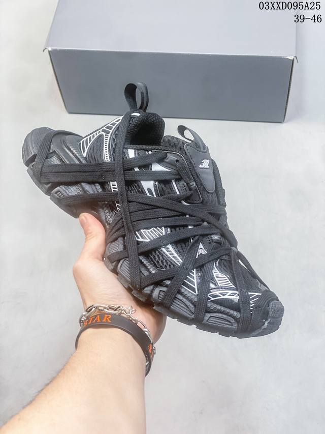 公司级balenciaga Phantom Sneaker 巴黎世家 巴黎世家全新十代潮流跑鞋 增加全新设计 在延续 Track Trainer 户外轮廓和复杂