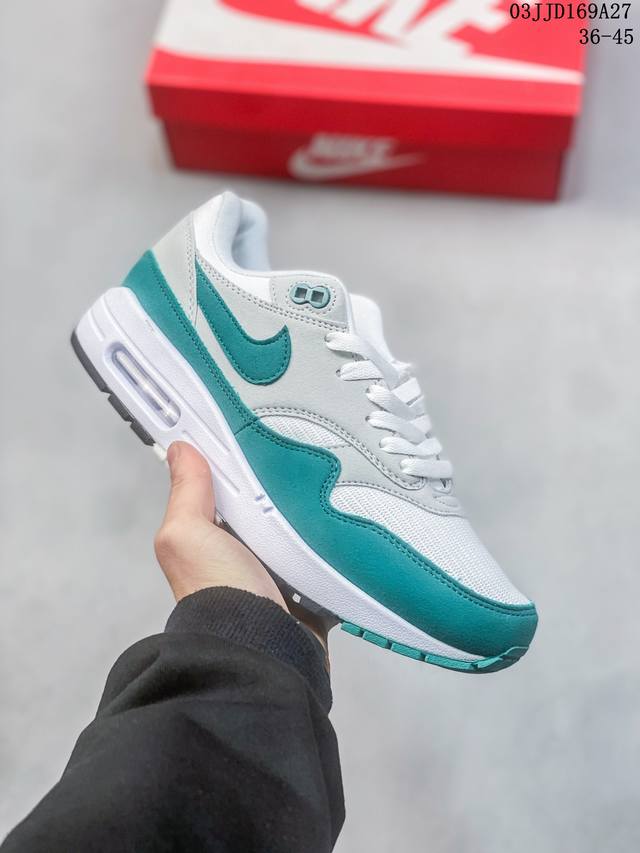 真标nike Air Max 1 Air Max 气垫 全新配色 鞋身材质均选择皮革 织物 麂皮多种材质覆盖 保证质感的前提下 层次感也相当不错 细节方面 除了