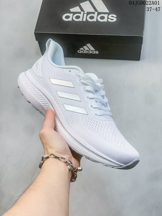 阿迪达斯adidas Novafvse X 透气跑步鞋 采用拉针伸织鞋面 完美贴足合形 使用cloudfoam中底和底外技术 有效保缓障震性 Fz5635 码数