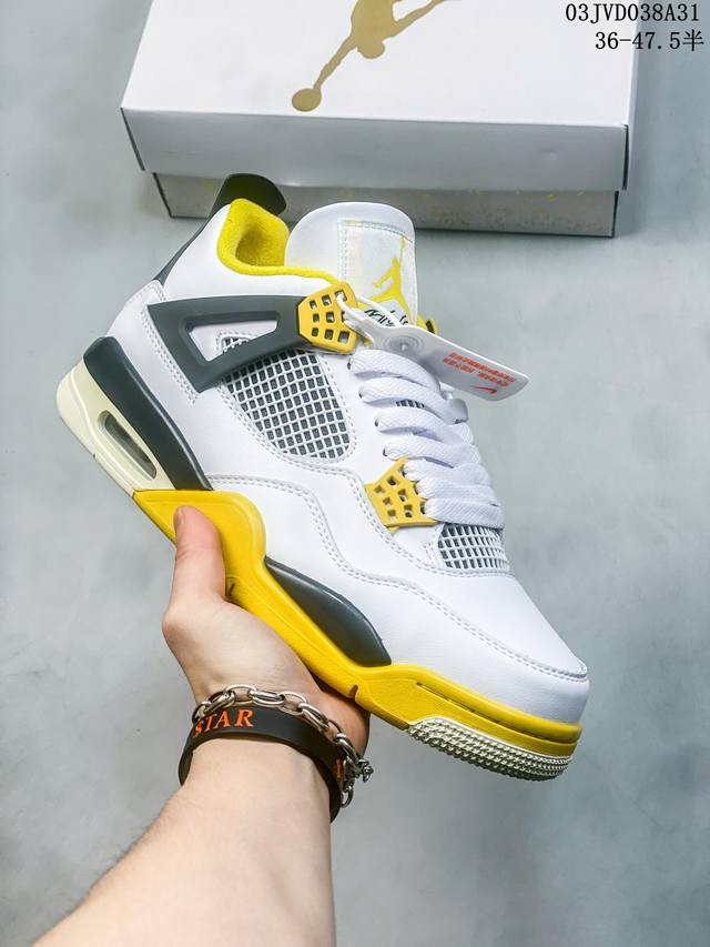 公司级 Air Jordan 4 Retro Aj4 乔丹4代 Aj4 乔4 乔丹篮球鞋系列 整体以皮革材质打造 配色方面以白色为底色 搭配海军蓝鞋带孔 中底等