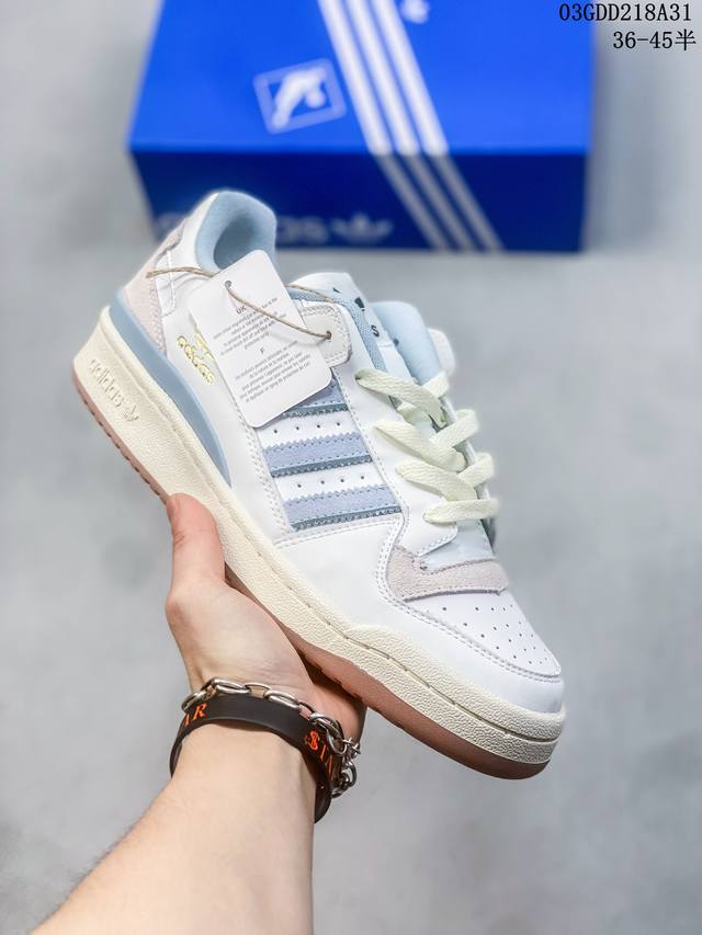 阿迪达斯 Adidas Forum 84 Low 低帮摩术贴 新配色 百搭潮流休闲运动板鞋 以复古篮球鞋的外形为基础 采用皮革与织物拼接 简约百搭 更加贴合舒适