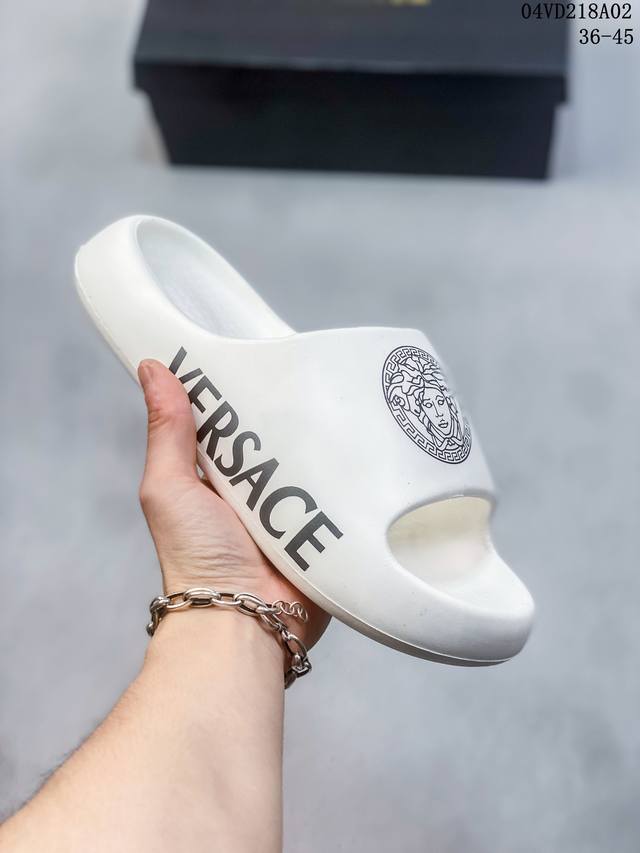 Versace 范思哲露趾休闲拖鞋 涂鸦限定沙滩鞋 Size:40-45码 04Vd218A02