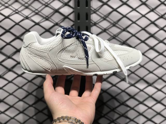 核心私 Miumiu X New Balance 24S联名款运动鞋 缪缪大秀上爆出的这双与new Balance 新百伦联名款运动 球鞋 后全球各大代购官网火