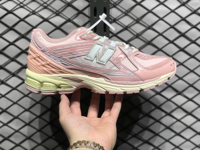 New Balance M 6系列 复古单品宝藏老爹鞋款 复古元素叠加 质感超级棒 楦版型材料细节做工精细 作为nb最经典的档案鞋型之一 与 2一样 6有着nb