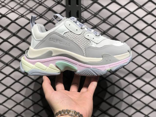 巴黎世家老爹鞋 解构主义完美诠释潮流新时尚balenciaga Triple-S Sneaker 时装复古厚底 姥爷鞋 正确字体粗细 位置 大小 正确侧边tpu