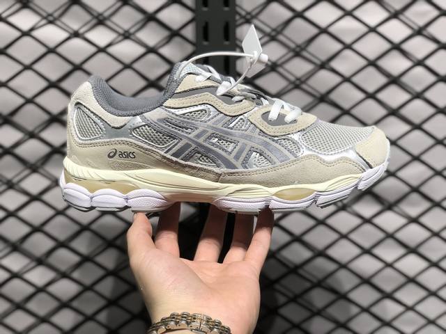 Asics Gel-Nyc 亚瑟士运动休闲透气专业跑鞋 鞋面采用反绒皮与网布拼接 透气舒适兼具休闲时尚 结合简明的配色 展现品牌的传承 及引领复古流行的主题 虎