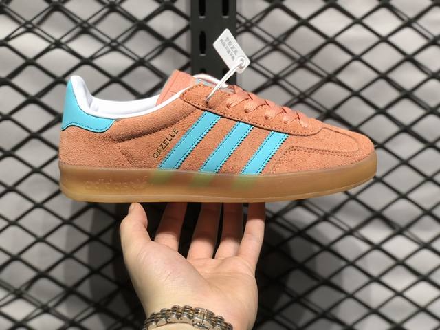 阿迪达斯 Adidas Originals Gazelle Indoor 复古三叶草防滑透明橡胶板鞋经典运动鞋 这款经典鞋,忠于原版设计,缀撞色三条纹和鞋跟饰片