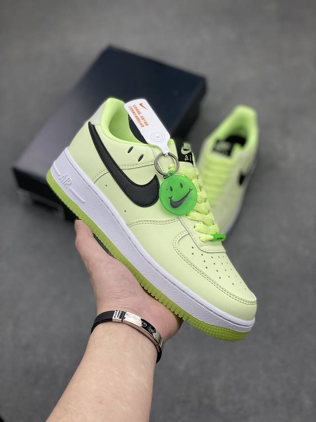 Nk Air Force 1‘07 Low 空军一号低帮休闲板鞋 定制皮料 原楦原纸板 纯正版型 高清洁度 内置全掌气垫 货号：Ct3228-701 尺码：36