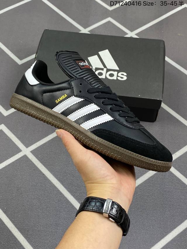 阿迪达斯 Adidas Samba Classic 三叶草长鞋舌复古桑巴板鞋 系列男女鞋专业训练鞋柔软舒适运动板鞋 鞋款依旧用复古的外形。经典的三道杠纹呈现，棕