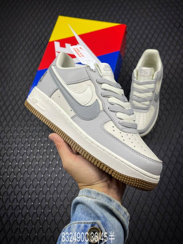 耐克 Nike Air Force 1 Low 空军一号 低帮 百搭休闲运动板鞋。柔软、弹性十足的缓震性能和出色的中底设计，横跨复古与现代的外型结合，造就出风靡