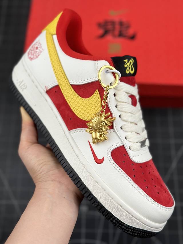 核心私 Nk Air Force 1'07 Low 中国风-龍 空军一号低帮休闲板鞋 #海外官方同步发售，融入国潮中国风元素，大红色猪八搭配米色牛皮，皮料上面印