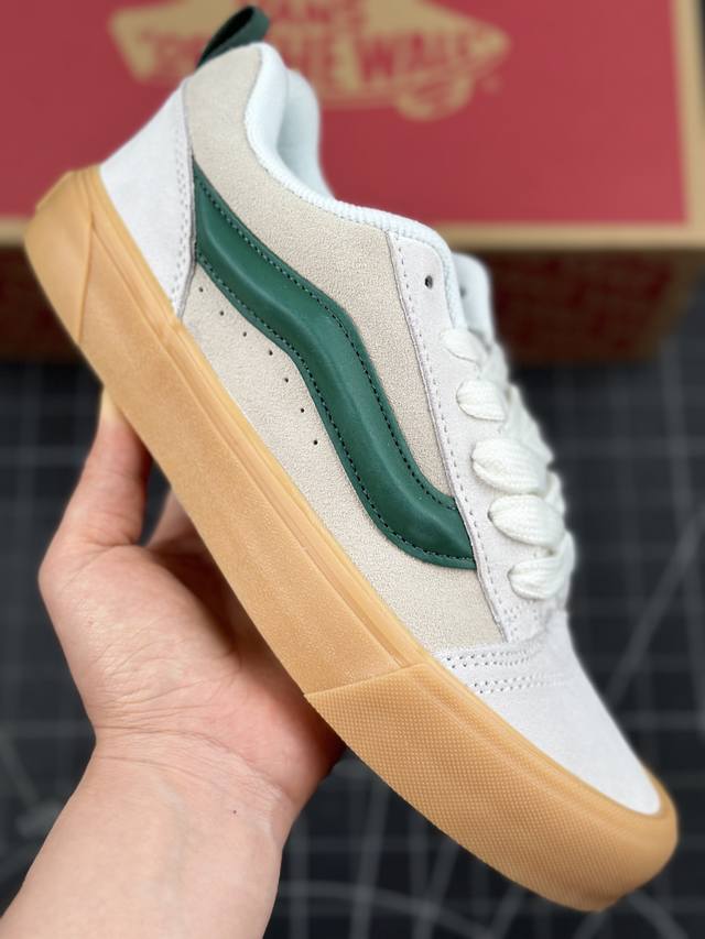 核心私 超万斯 Vans Knu-Skool Vr3 Lx 面包鞋 坎普尔 茱利安系列低帮复古硫化休闲运动板鞋“肥胖版大logo 要说整个2023年最为热门的鞋