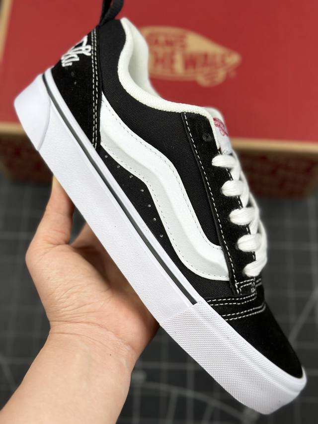 核心私 超万斯 Vans Knu-Skool Vr3 Lx 面包鞋 坎普尔 茱利安系列低帮复古硫化休闲运动板鞋“肥胖版大logo 要说整个2023年最为热门的鞋