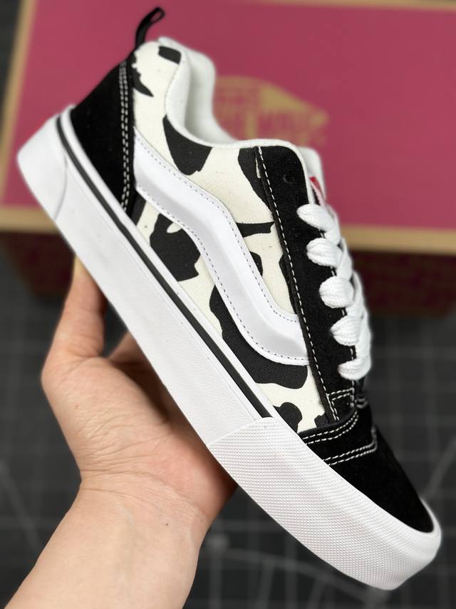 核心私 超万斯 Vans Knu-Skool Vr3 Lx 面包鞋 坎普尔 茱利安系列低帮复古硫化休闲运动板鞋“肥胖版大logo 要说整个2023年最为热门的鞋