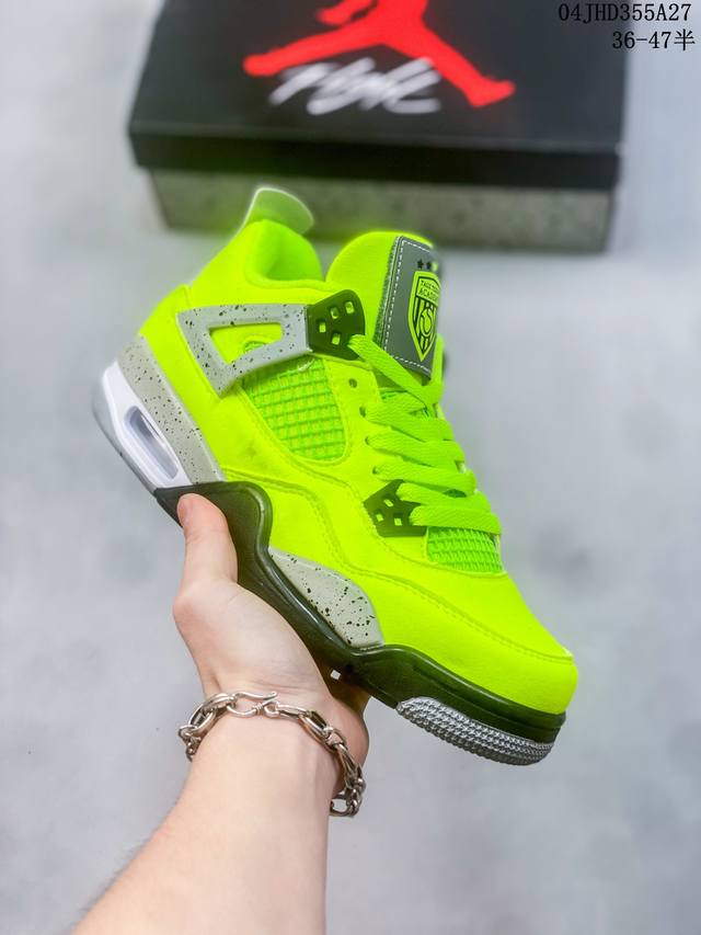 Air Jordan 4 Retro Aj4 乔丹4代 Aj4 乔4 乔丹篮球鞋系列 承袭了 Black Cat 的劲酷风范，眼前的这双 Air Jordan