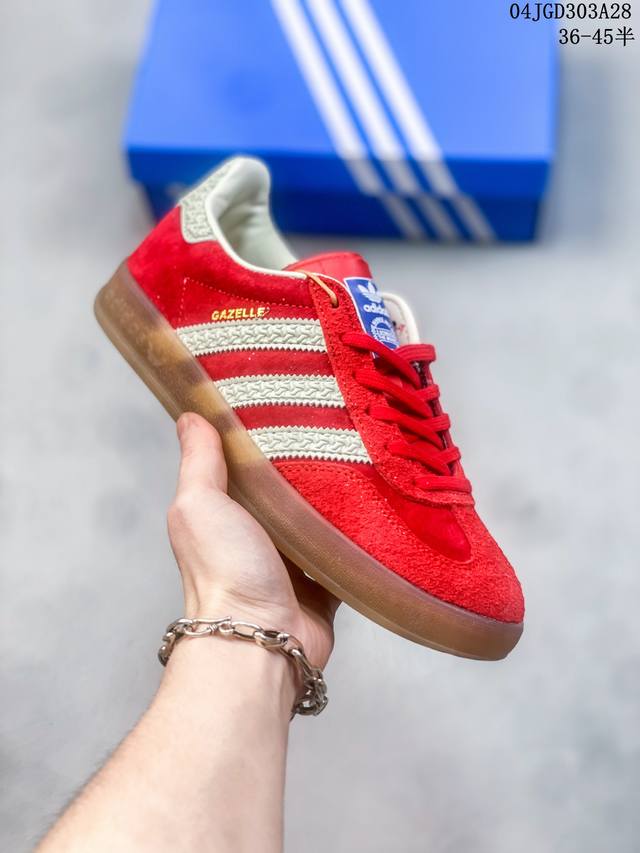 真标阿迪达斯adidas Originals Gazelle Indoor 三叶草复古防滑耐磨低帮板鞋 Hq8717 鞋款采用柔软的绒面革和耐用的皮革衬里融合在