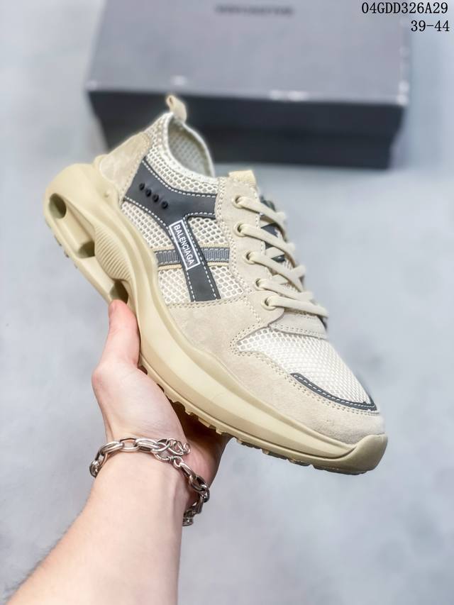 Balenciaga 巴黎世家，全部采用原档案原楦数据开发，原装环保去臭环型鞋垫，中底搭载轻量发泡eva缓震中底，时尚透气网面，组合防滑橡胶大底法国高端奢侈品牌