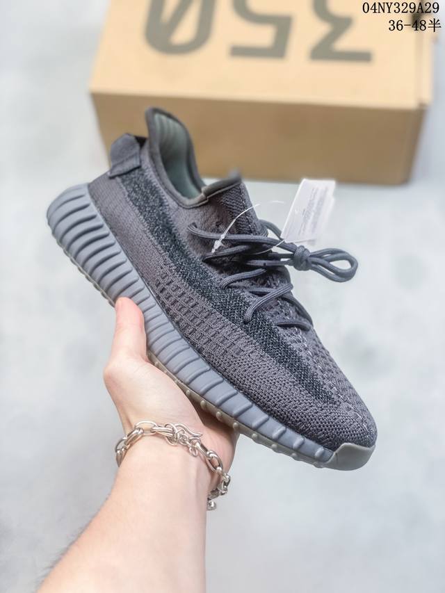 Adidas Yeezy 350 V2 原装配色 吊打市面原装版本 市面整洁度最高版本 升级正确原装楦型开发纸版 完美鞋型adidas Yeezy350V2终极