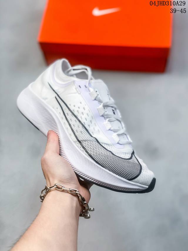 公司级耐克nike Zoom Fly3 新款内置zoom气垫 马拉松透气登月飞马跑 内置zoom气垫装置更为醒目的 Swoosh 设计..货号:At8240-1