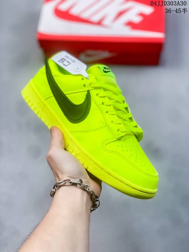 公司级带半码 耐克nike Sb Dunk Low 扣篮系列复古低帮休闲运动滑板板鞋。采用脚感柔软舒适zoomair气垫，有效吸收滑板等极限运动在落地时带来的冲