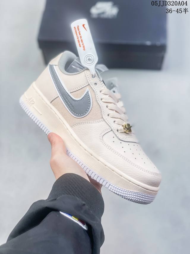 耐克nike Air Force 1 ‘07空军一号低帮百搭休闲运动板鞋。柔软、弹性十足的缓震性能和出色的中底设计，横跨复古与现代的外型结合，造就出风靡全球三十