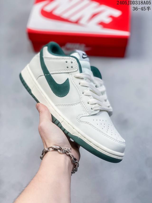 公司级带半码 耐克nike Sb Dunk Low 扣篮系列复古低帮休闲运动滑板板鞋。采用脚感柔软舒适zoomair气垫，有效吸收滑板等极限运动在落地时带来的冲