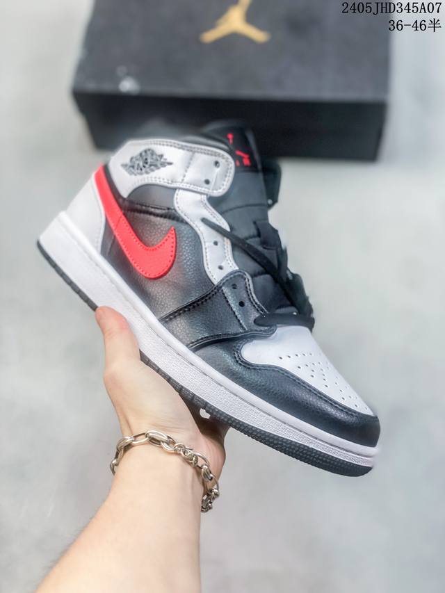 头层小牛皮 耐克 乔丹air Jordan 1 Low Aj1 乔1 乔丹1代aj1 低帮复古文化休闲运动篮球鞋 从1985 年面世的元年款汲取设计灵感，采用简