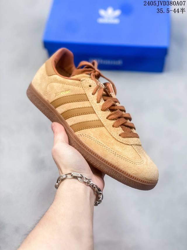 Adidas Originals Samba Og 此款以简约大方的造型设计，给人以随性休闲的时尚格调，穿着舒适轻便，运动灵活自如，蓝满足日常个性穿搭。 货号：