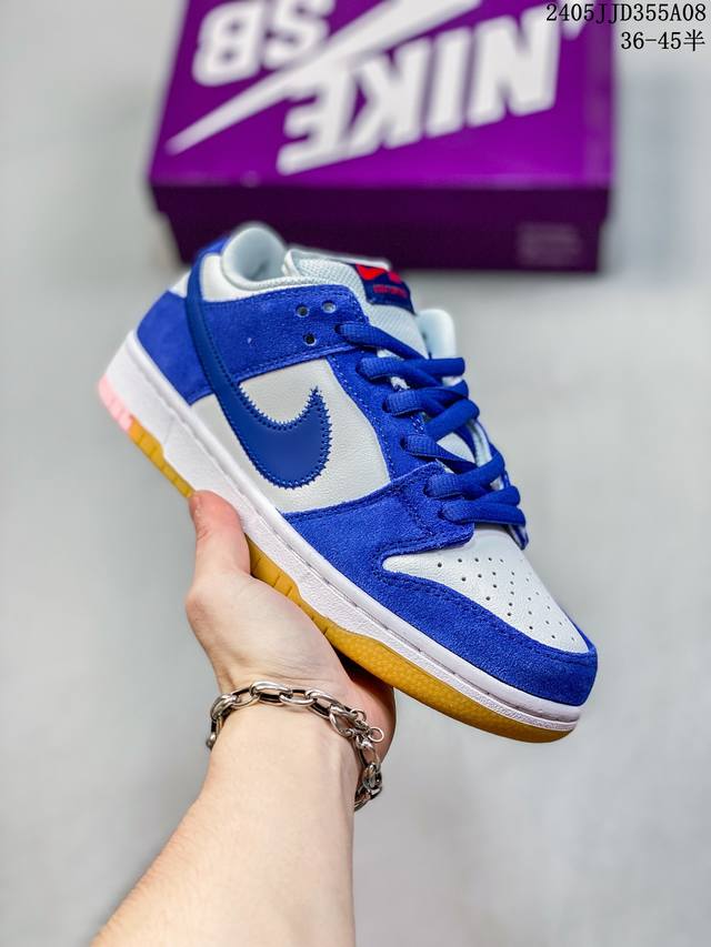 公司级带半码 耐克nike Sb Dunk Low 扣篮系列复古低帮休闲运动滑板板鞋。采用脚感柔软舒适zoomair气垫，有效吸收滑板等极限运动在落地时带来的冲