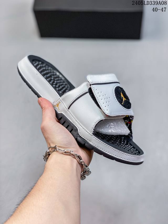 Air Jordan Super Play 乔丹拖鞋 Aj拖鞋 灰色 运动拖鞋 钩环带提供可调节的安全贴合；鞋面的合成皮革提供舒适的耐用性；带有纹理鞋床的泡沫鞋