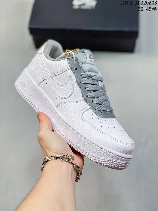 耐克nike Air Force 1 Low 空军一号低帮百搭休闲运动板鞋。柔软、弹性十足的缓震性能和出色的中底设计，横跨复古与现代的外型结合，造就出风靡全球三