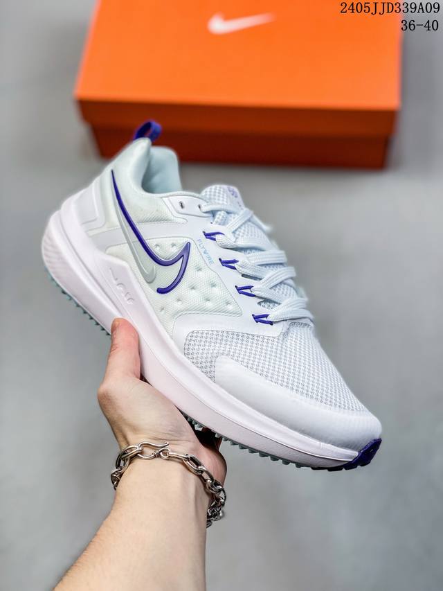 耐克 Nike Air Zoom Pegasus W11 X登月针织网面透气跑步鞋厚底增高男女鞋 兼顾迅疾外观和稳固脚感 后跟覆面和中足动态支撑巧妙融合 缔造稳