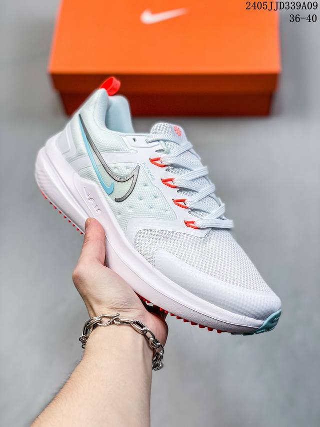 耐克 Nike Air Zoom Pegasus W11 X登月针织网面透气跑步鞋厚底增高男女鞋 兼顾迅疾外观和稳固脚感 后跟覆面和中足动态支撑巧妙融合 缔造稳