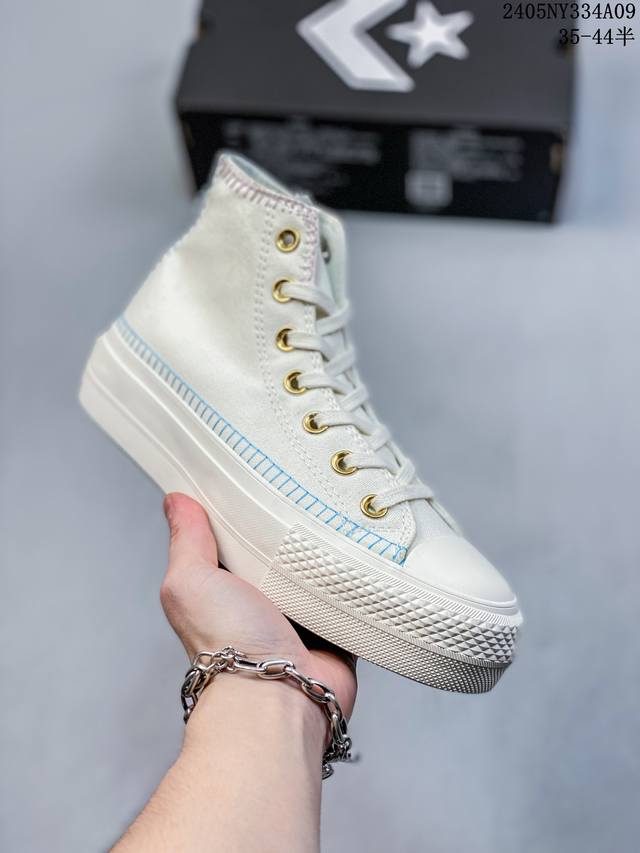 新款 厚底小雏菊金扣出货 Converse All Star Lift 厚底金扣增高小雏菊高帮，这款厚底鞋彩用缤纷缝线打造手工感造型与花朵图案为夏天做好了准备。