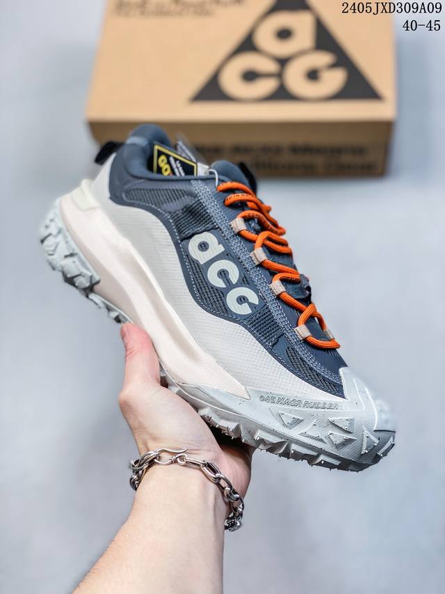 耐克 Nike Acg Nasu 2轻便耐磨防滑 越野漫跑休闲运动鞋！该鞋款采用 Nike Air 鞋跟缓震技术以及“无缝”贴胶鞋面。脚趾、鞋跟和外沿的硬质橡胶