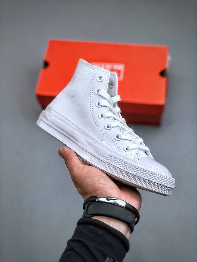 匡威低帮超软皮面 Converse 1970S 经典复古，荔枝纹奶油低爆款出货converse Chuck 70S 超软荔枝纹皮面 欧阳娜娜同款，为了迎合匡威迷