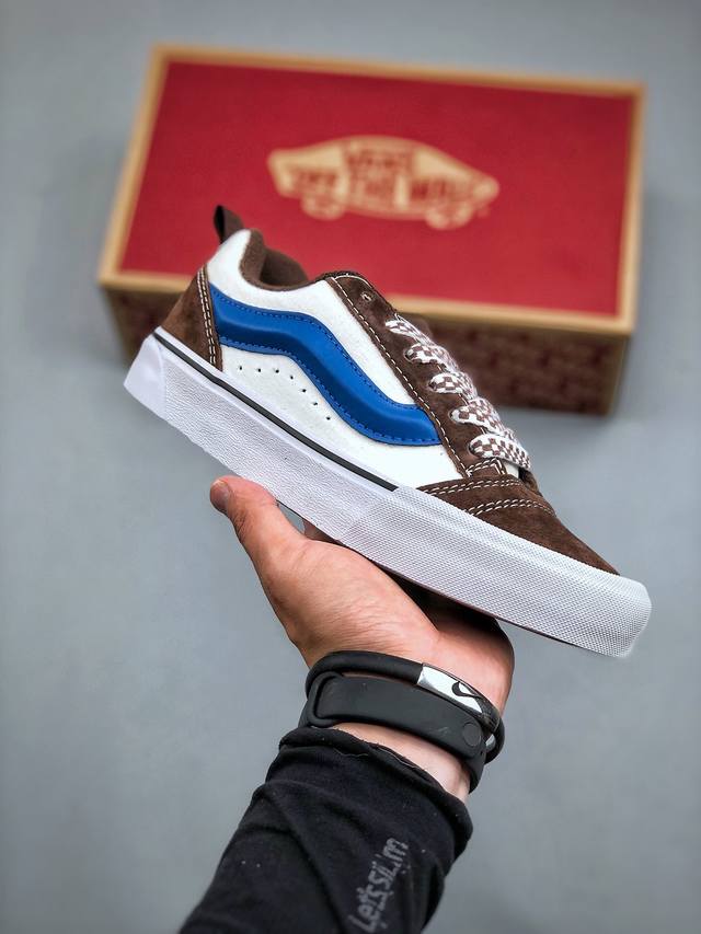 Vans Classics Knu Skool 厚鞋舌面包鞋 棋盘格鞋带 Vans超火的土豆鞋，复古经典，鞋头放大、包边上移加厚、鞋舌加厚。Vans Class