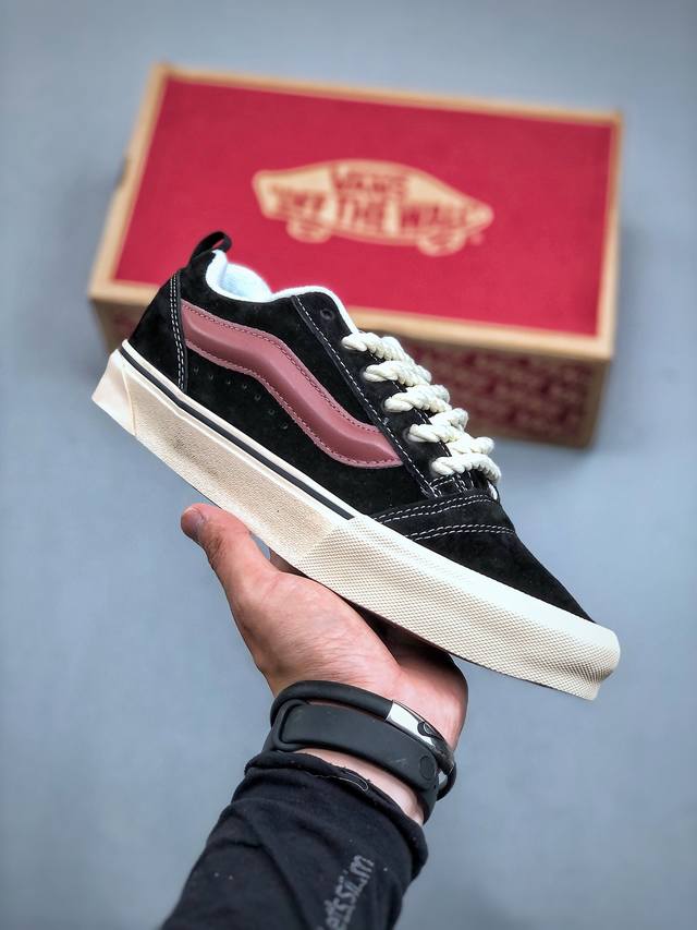 Vans Classics Knu Skool 厚鞋舌面包鞋 棋盘格鞋带 Vans超火的土豆鞋，复古经典，鞋头放大、包边上移加厚、鞋舌加厚。Vans Class