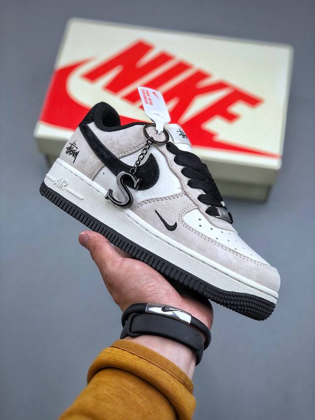 K Nike Air Force 1 Low 公司级原楦头原纸板 打造纯正空军版型专注外贸渠道 全掌内置蜂窝气垫 原盒配件 原厂中底钢印、拉帮完美 官方货号：H