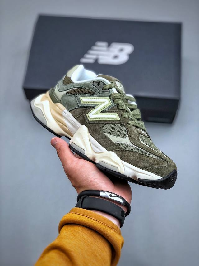 K New Balance Nb9060 联名款 复古休闲运动慢跑鞋 #鞋款灵感源自设计师本人对夏日的怀日回忆。鞋面大身由空间双格及磨砂鞋面拼接而生，配以柔和、