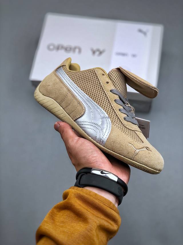 Open Yy X Puma Speedca Prairie Tan Matte Silver 极速赛车系列低帮德训风拼接复古百搭休闲运动赛车鞋“翻毛沙土棕银”