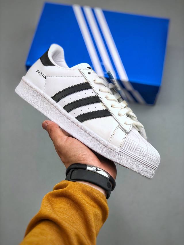 Prada X Adidas Originals Superstar 80S Core White Core Black 贝壳头经典百搭休闲运动板鞋“皮革白黑三