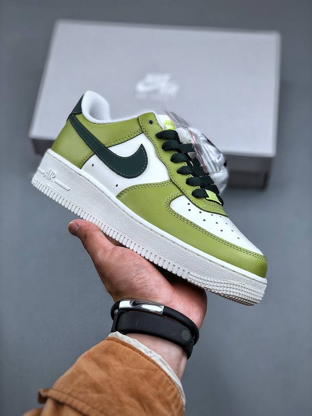 Nike Air Force 1 Low 公司级原楦头原纸板 打造纯正空军版型专注外贸渠道 全掌内置蜂窝气垫 原盒配件 原厂中底钢印、拉帮完美 官方货号：Hj3