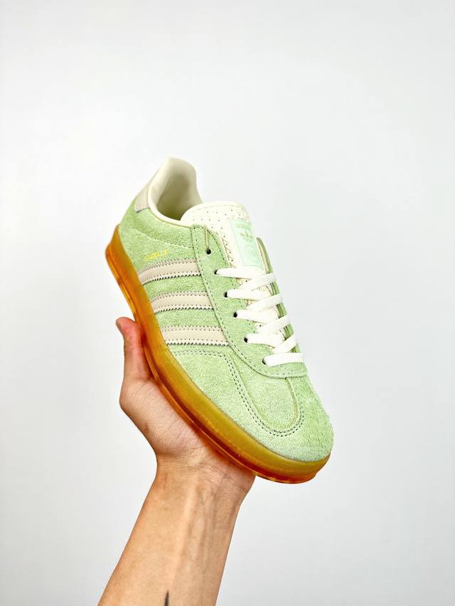 终端放货 D版 Adidas Originals Samba Og 防滑 耐磨 低帮 板鞋 男女同款 简约大方的造型设计，给人以随性休闲的时尚格调，穿着舒适轻便