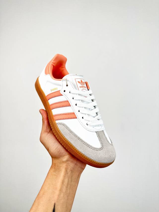 终端放货 D版 Adidas Originals Samba Og 防滑 耐磨 低帮 板鞋 男女同款 简约大方的造型设计，给人以随性休闲的时尚格调，穿着舒适轻便