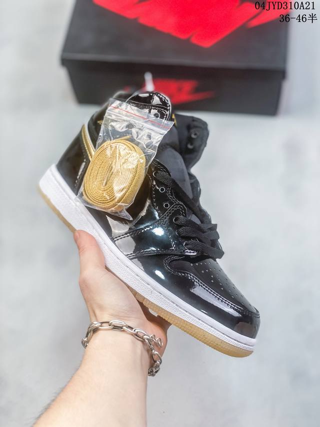 Air Jordan 1 High Og Metallic Gold 高帮 黑金脚趾 Aj1 乔丹1代 Aj1 乔1 高邦 黑黄 乔丹篮球鞋系列 鞋身采用了黄色