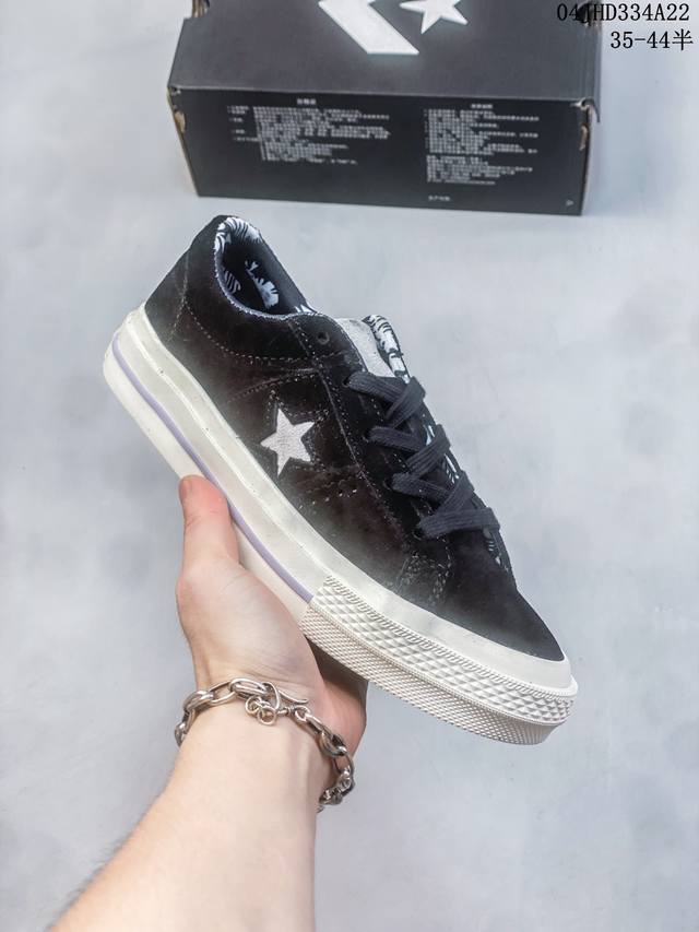 宋亚轩同款 Converse One Star Tropical Feet Black White 一星翻毛皮 One Star 新配色 经典黑印花鞋面采用翻毛