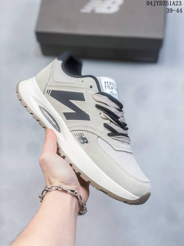 New Balance Nb系列 经典复古 休闲跑步鞋 采用台产猪巴革及透气网眼材质 原装6层组合底模精密开发 搭载全新碳素中底 后跟透明 Tpu水晶装饰条稳固